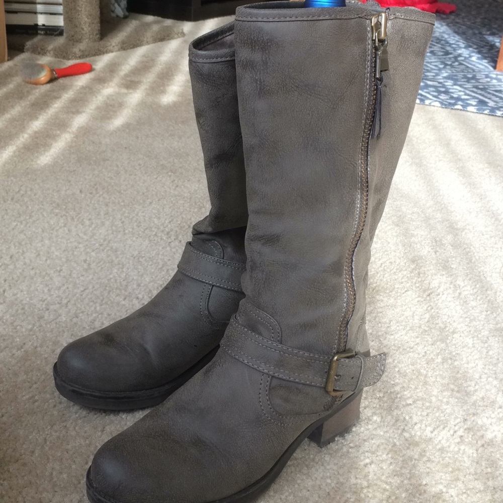 White mountain grey boots